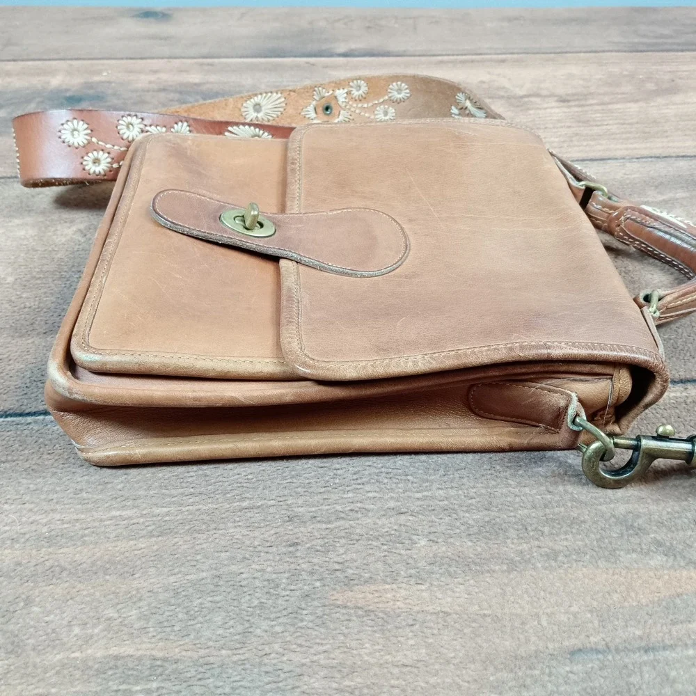 Vintage Coach Purse clasp brown messenger bag with handle and flower stap5942